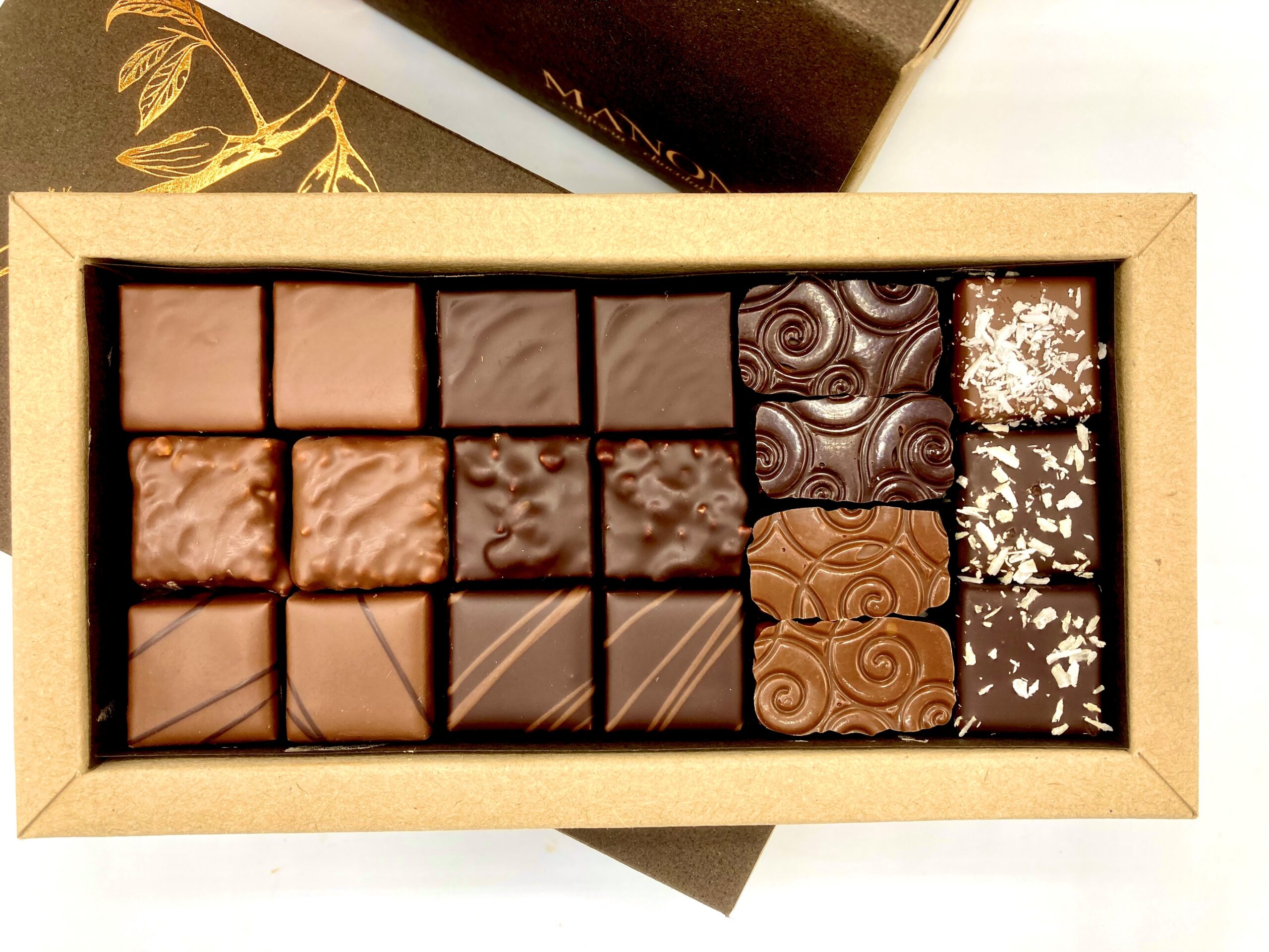 BALLOTIN 38 CHOCOLATS- PARFUM AU CHOIX - 2 NIVEAUX – Image 3